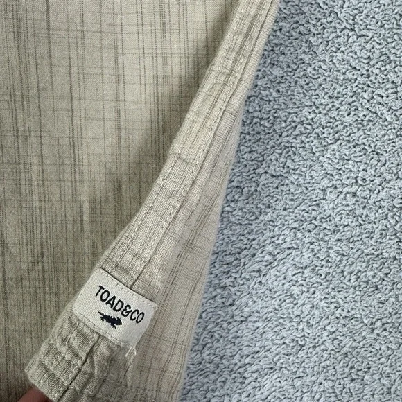 Toad & Co Shirt Mens L Beige Smythy 100% Organic Cotton Button Up Minimal Casual - Picture 2 of 9